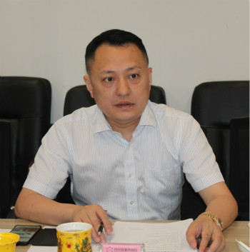1商会会长吕状文主持会议_meitu_3.jpg