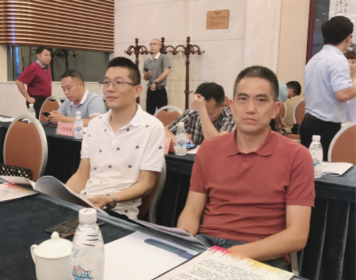 商会党支部书记谭国军参加会议（右）_meitu_11.jpg