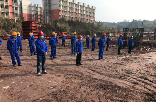 2月19日，中诚投建工集团承建的内江城市过境高速公路高桥互通连接线工程项目在项目部召开复工动员会。_meitu_1.jpg