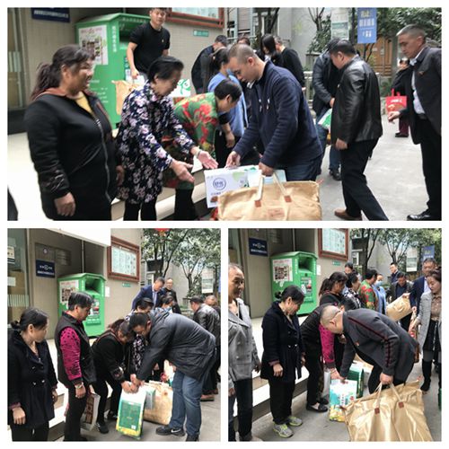 慰问新南社区的困难群众1.jpg