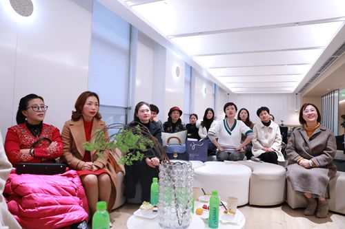 共读《读书让女人美》选段_副本.jpg