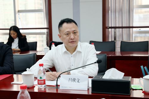 四川省重庆商会会长吕状文介绍商会情况_副本.jpg