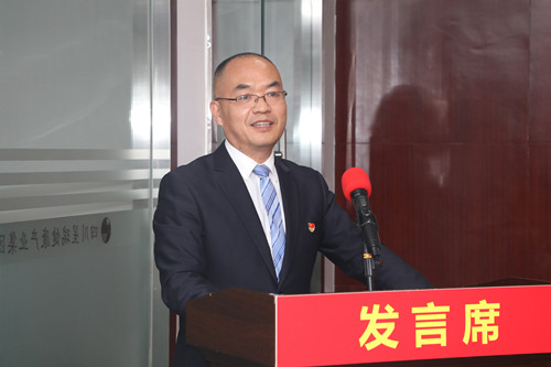 5商会会长单位四川星瑞健康产业集团有限公司党支部书记副总裁谢常青代表商会会长吕状文致谢并交流学习心得.jpg