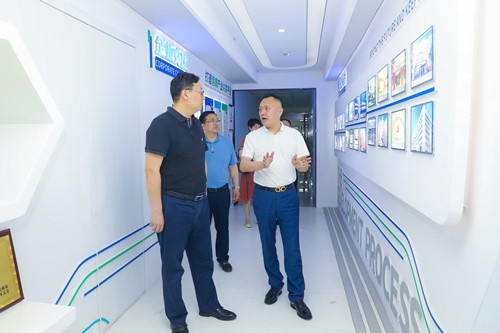 参观会长单位星瑞集团2_副本.jpg