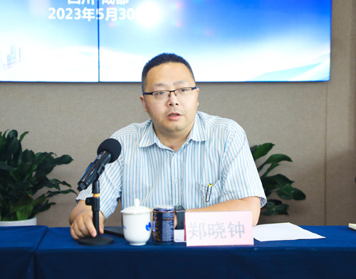 重庆市市场监管局注册许可局局长郑晓钟_副本.jpg