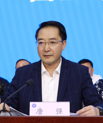四川省委统战部副部长、省工商联党组书记唐强主持会议并讲话_副本.jpg