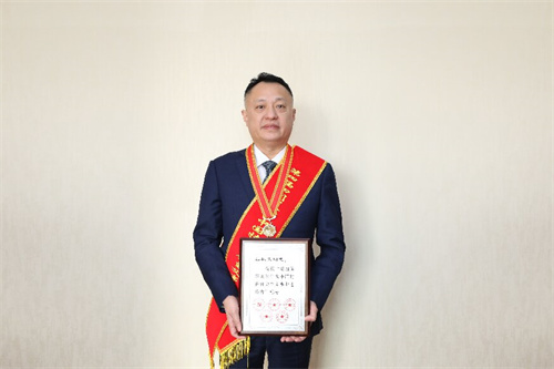 12月26日，商会会长吕状文荣获“第四届四川省优秀中国特色社会主义事业建设者”称号_proc.jpg